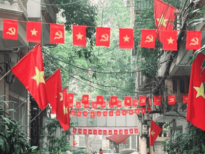 Những lá cờ tung bay (ảnh minh hoạ)